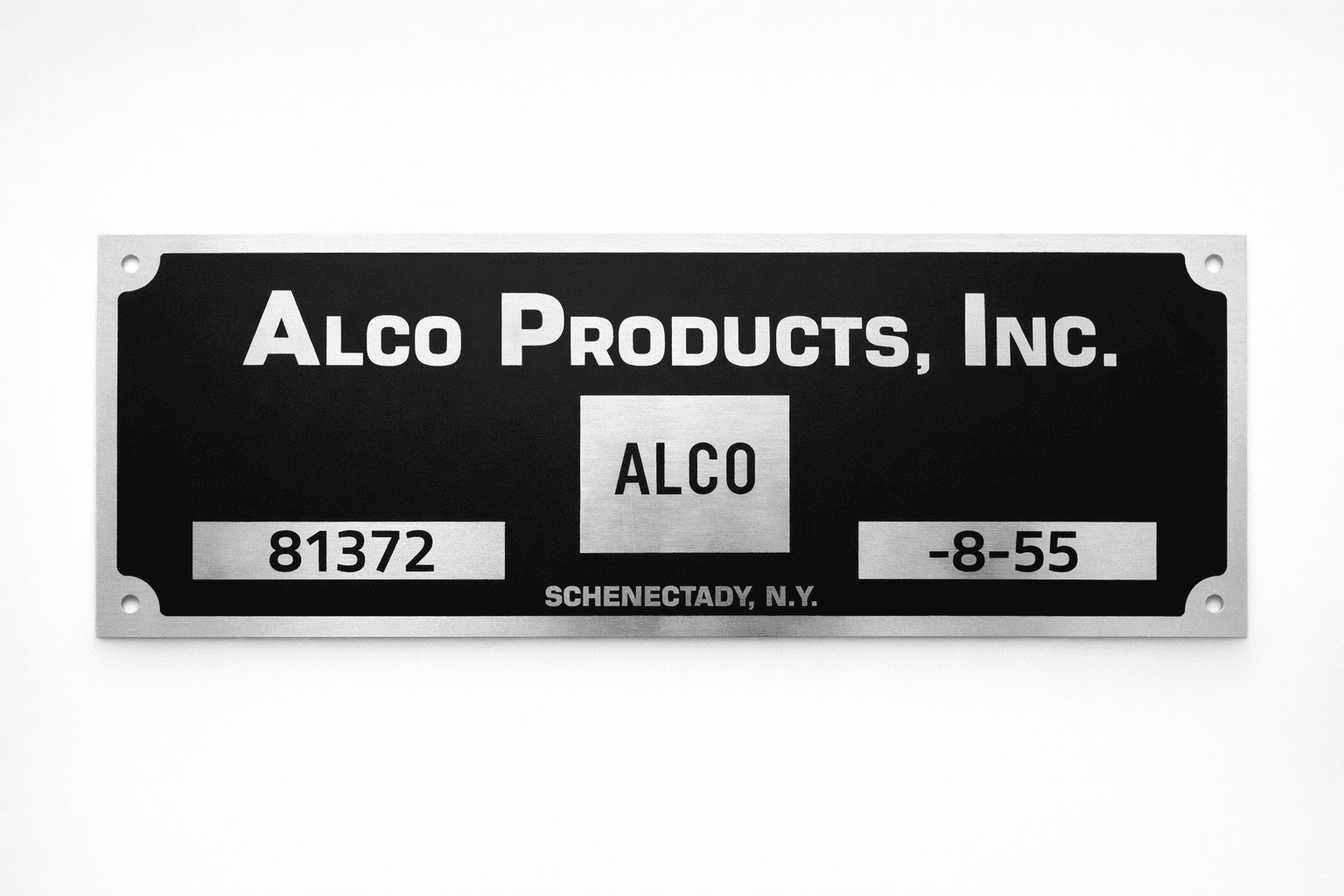 Placa fotoanodizada de fabricante ALCO Products como ejemplo de placa de características